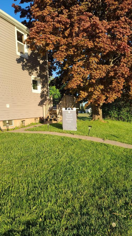 Small Town Bound Inn Montague Exterior foto